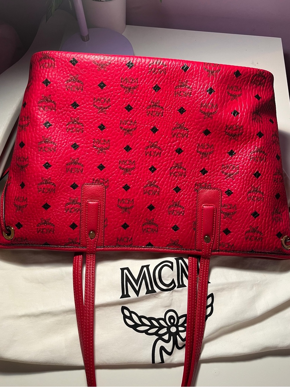 Red MCM Ruby Medium Reversible - Picture 5 of 8